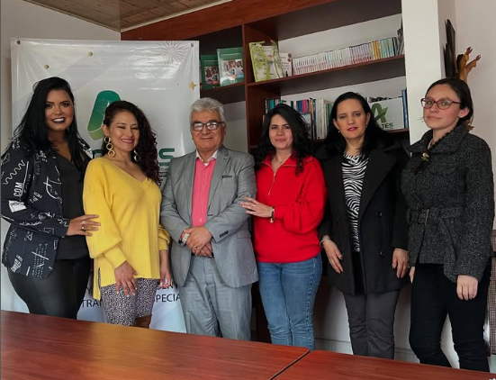 Acoltés firma alianza con SENATIC y la OIT para fortalecer las competencias digitales del Transporte Especial